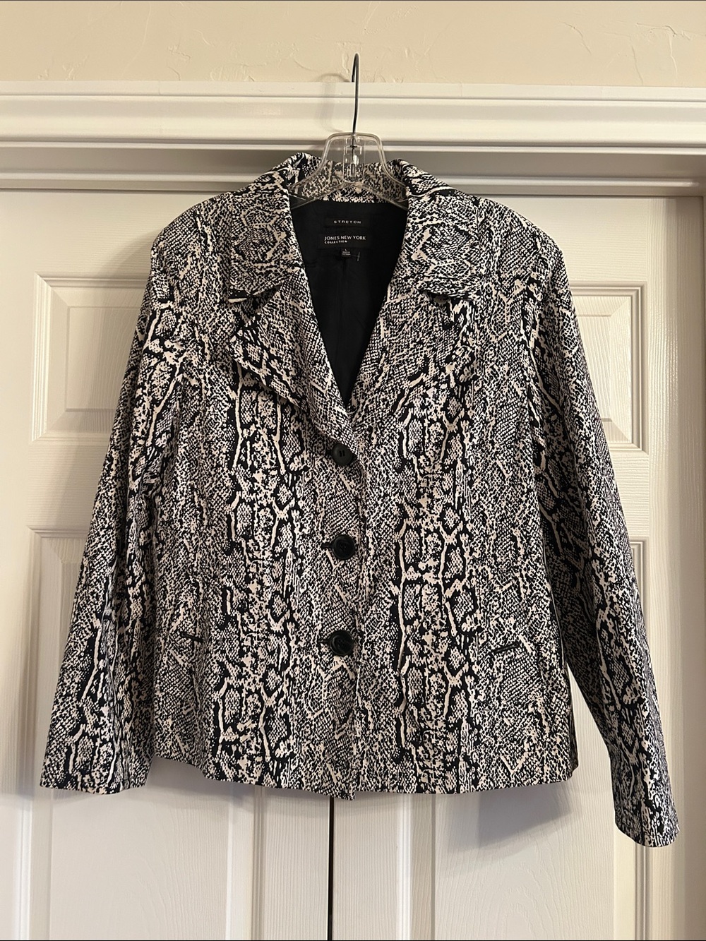 Jones New York Snake Print Button Front Black/White Blazer Jacket